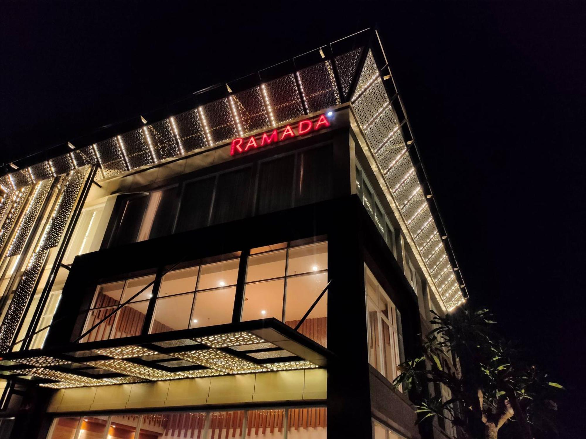 Hotel Ramada By Wyndham Yogyakarta Sleman  Exterior foto