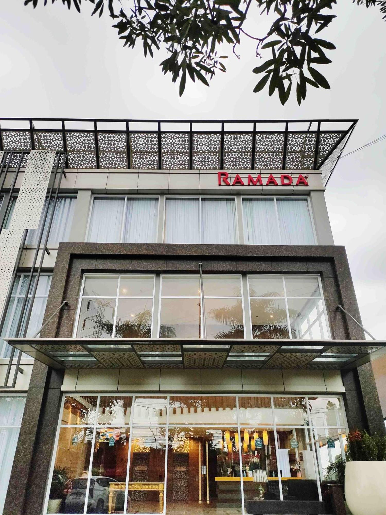 Hotel Ramada By Wyndham Yogyakarta Sleman  Exterior foto
